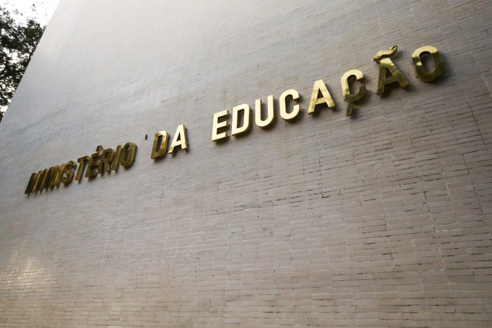 Governo federal vai encerrar programa de escolas cívico-militares