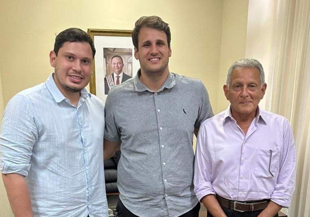 Augusto Arouche e ex-prefeito Vicente Arouche se encontram com Secretário de Estado para discutir projetos futuros em São Vicente Ferrer