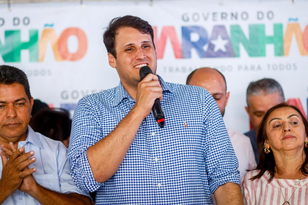 Orleans Brandão entrega areninha esportiva e escolas em Colinas