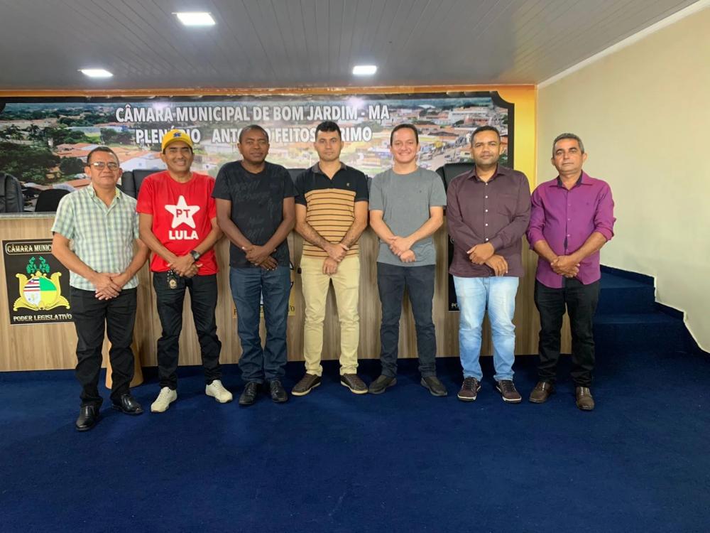  Grupo de Dr. Mirlley recebe adesão de três vereadores .