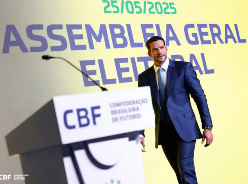 Samir Xaud é o novo presidente da CBF e Fernando Sarney volta a ser vice presidente. O dirigente de Roraima foi confirmado no comando da confederação na manhã deste domingo, após eleição realizada na sede da entidade. Ele assume imediatamente o cargo e tem mandato até 2029.