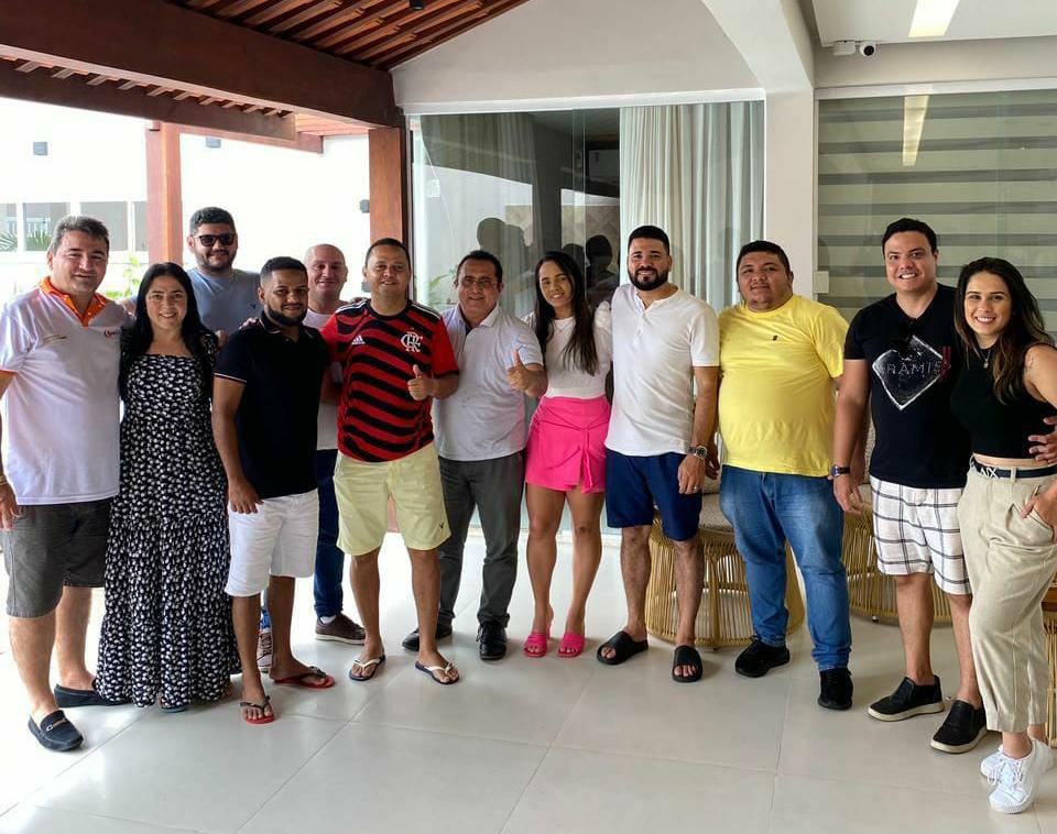Pré-candidato a prefeito de Santa Helena discute projetos futuros com conterrâneos em almoço na capital
